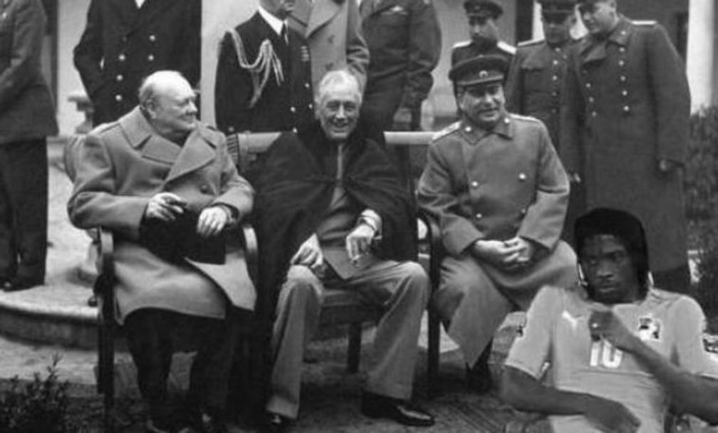 Qualcuno lo catapulta addirittura alla conferenza di Jalta, nel 1945